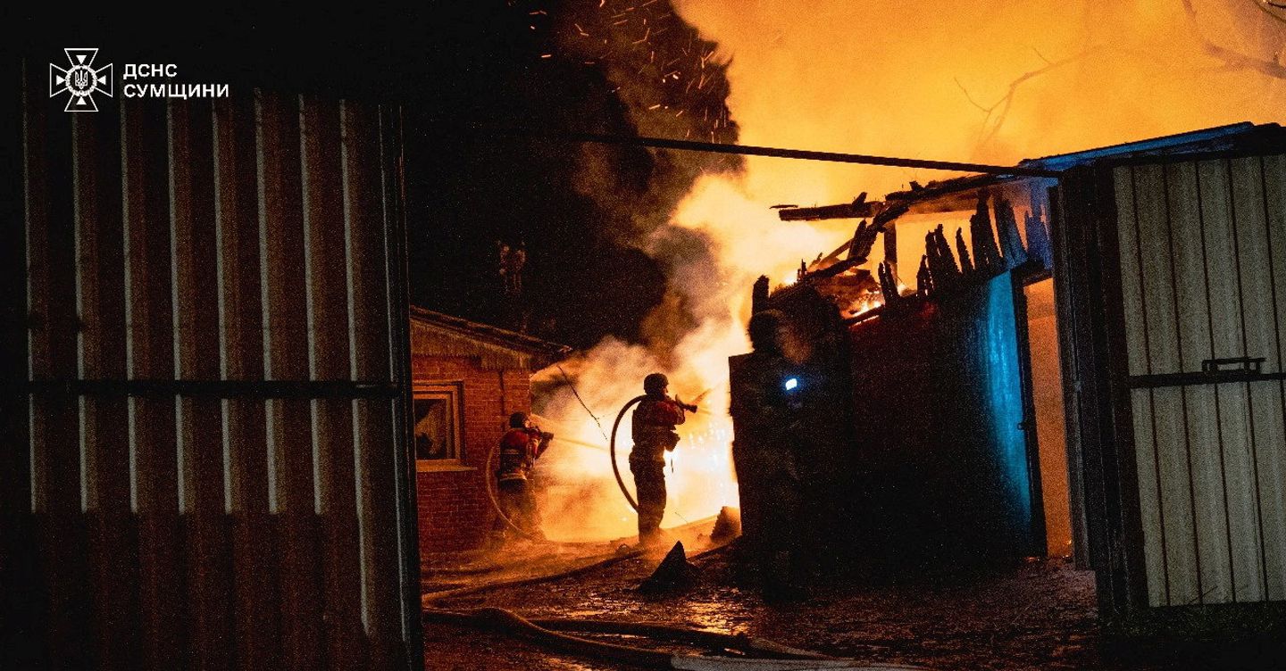 Ucraina, tre morti e 10 feriti in raid russi su Balakliya. Zelensky a Parigi