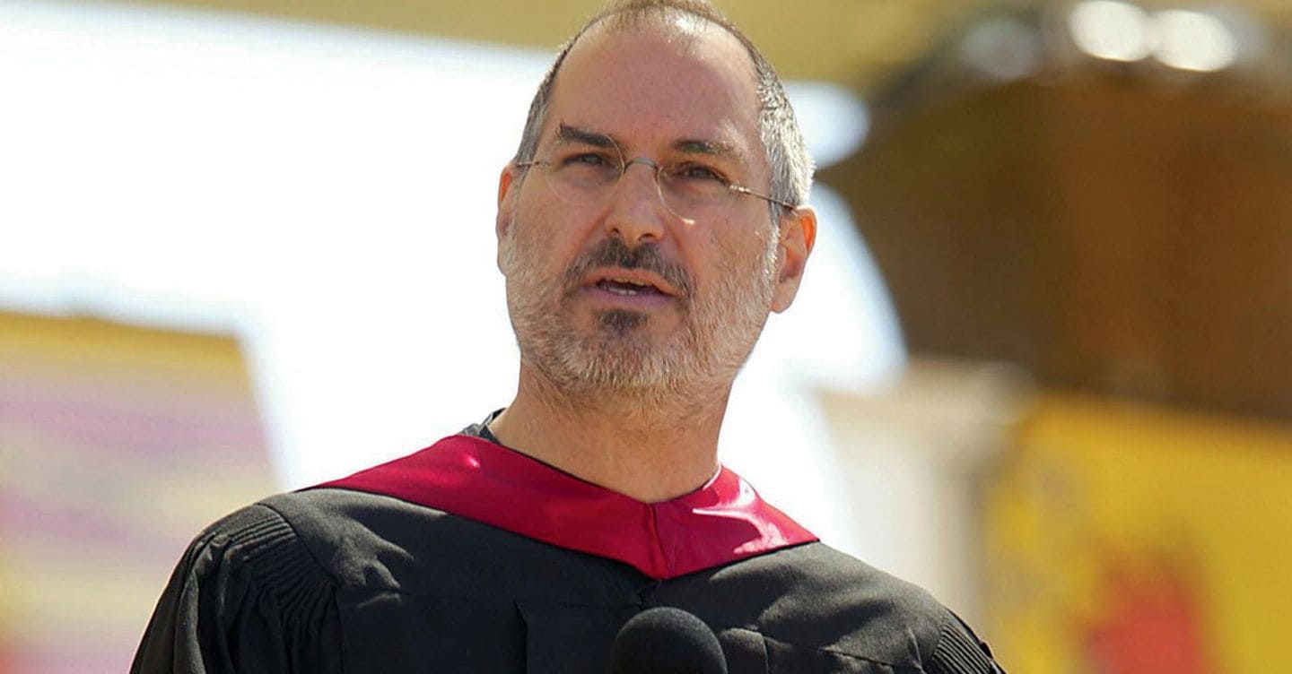 https://i2.res.24o.it/images2010/S24/Documenti/2025/11/18/Immagini/Ritagli/discorso-stadford-steve-jobs-U76033327445AyF-1440x752@IlSole24Ore-Web.jpg