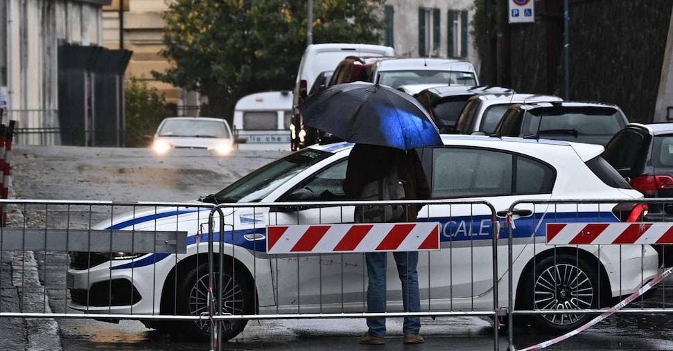 Frana travolge casa nel Goriziano: una persona estratta viva, due dispersi