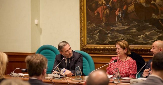 Marina Churchill, nipote di Sir Winston Churchill, durante il convegno alla Camera dei Deputati di Roma, con l’On. Simone Billi e il presidente della ICS Italia, Salvatore Murtas.