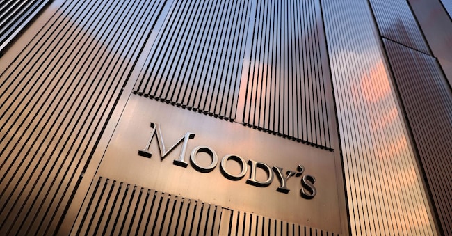 FILE PHOTO: Signage is seen outside the Moody's Corporation headquarters in Manhattan, New York, U.S., November 12, 2021. REUTERS/Andrew Kelly/File Photo