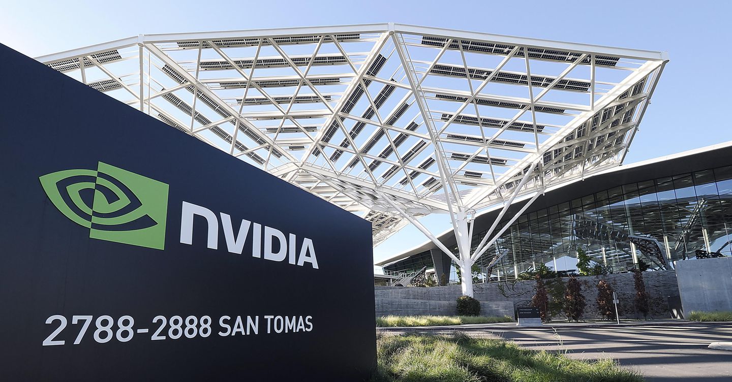 Le Borse Ue arginano la paura della bolla tech, ma Wall Street gira in rosso. Milano chiude a +0,6%, vendite sul Bitcoin