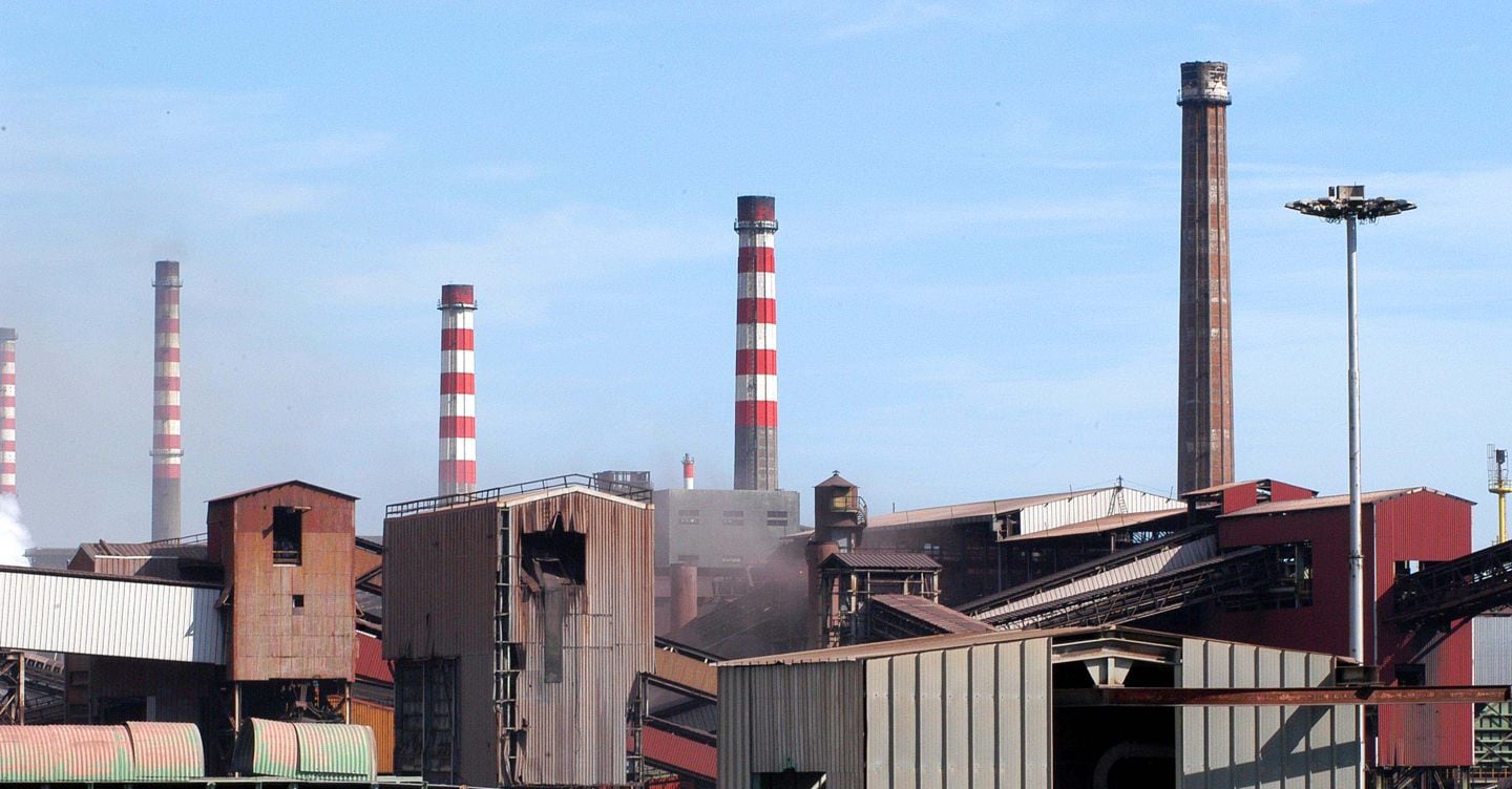 Ex Ilva, approvato il decreto in Cdm: misure per continuità impianti. Lavoratori Genova tolgono il presidio