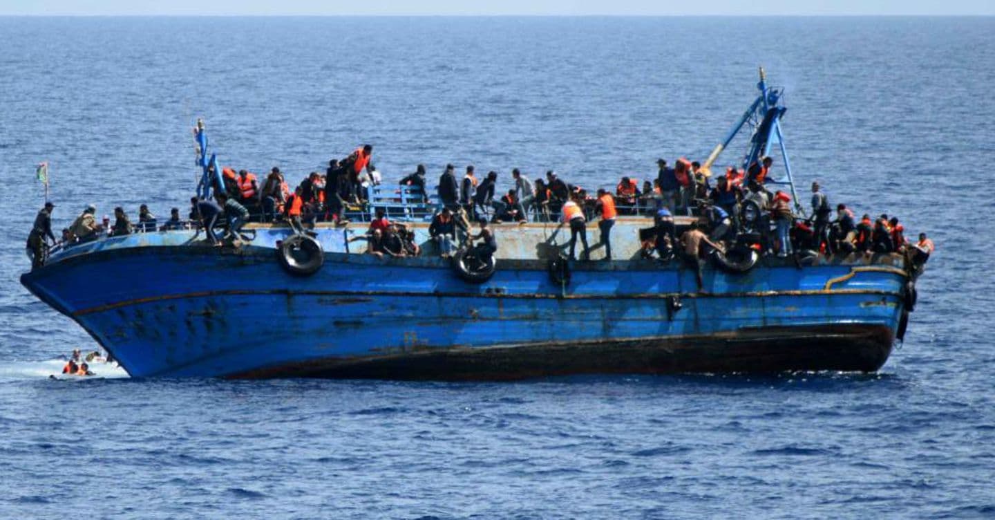 https://i2.res.24o.it/images2010/S24/Documenti/2025/11/21/Immagini/Ritagli/barcone-migranti--U28276486028tdH-1440x752@IlSole24Ore-Web.jpg