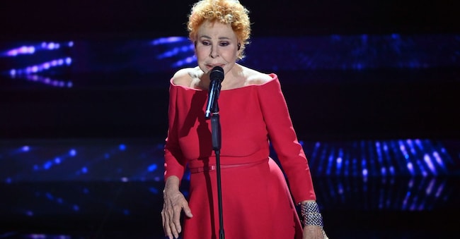 Foto Matteo Rasero/LaPresse 11 Febbraio 2023 Sanremo, Italia - Spettacolo - Sanremo, 73mo Festival della canzone italiana - Quinta serata. Serata Finale. Nella foto: Ornella Vanoni February 11, 2023 Sanremo, Italy - Entertainment - Sanremo, 73rd Italian Song Festival - Fifth evening. The Final. In the photo: Ornella Vanoni