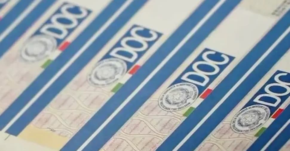 Le nuove fascette anticontraffazione con il tricolore al debutto sulle bottiglie di Prosecco