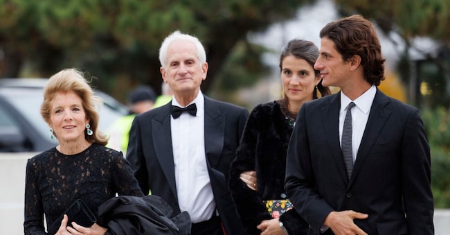  L’ambasciatrice Caroline Kennedy (a sinistra), Ed Schlossberg (secondo da sinistra), Tatiana Schlossberg (seconda da destra) e Jack Schlossberg (a destra).