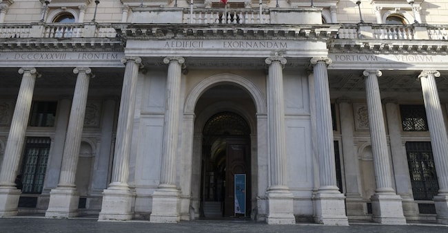 INGRESSO PALAZZO WEDEKIND PIAZZA COLONNA ESTERNO SEDE INPS