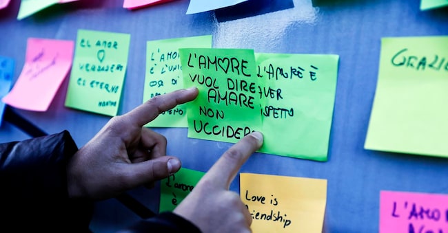 Il camper rosa della Polizia di Stato per promuovere la campagna contro la violenza di genere “…Questo non è amore”