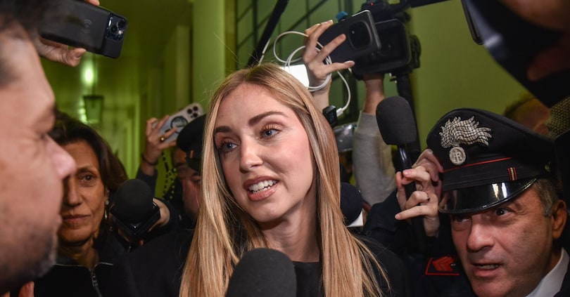 Chiara Ferragni esce dall’aula del tribunale dopo l’udienza, Milano, 25 novembre 2025. ANSA/MATTEO CORNER