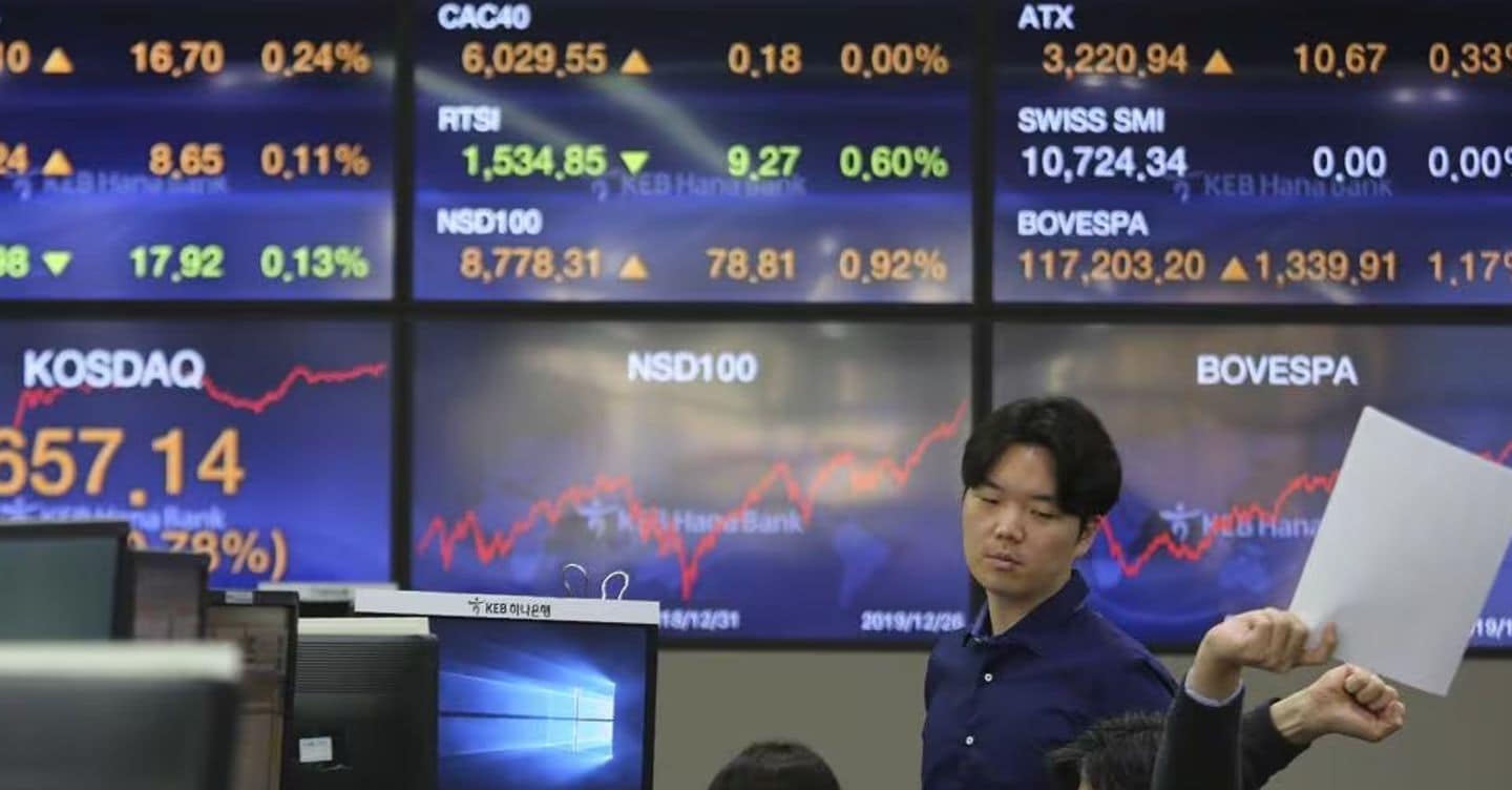 Borse asiatiche contrastate: Tokyo piatta, positive le cinesi
