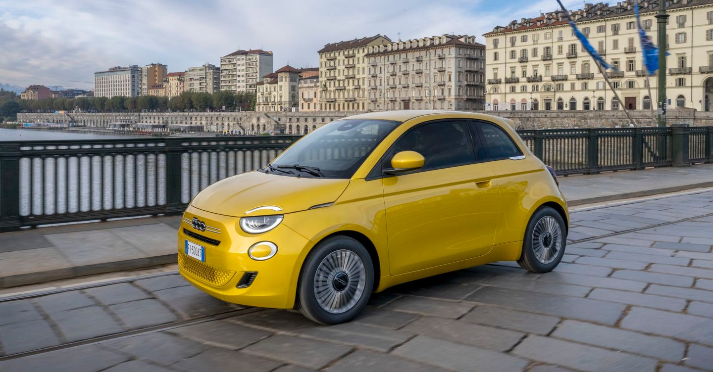 Nuova Fiat 500 ibrida presentata a Torino, Filosa: «Mirafiori è la casa della Fiat»
