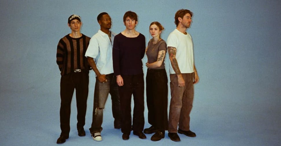 2025 年のアルバムの 1 つである Turnstile の「Never Enough」に追いかけられてみましょう