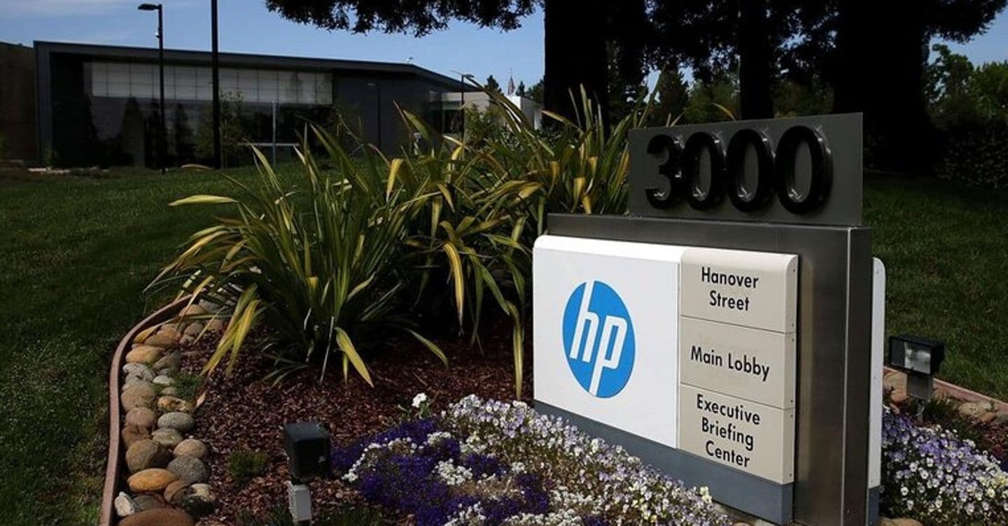 HP prevede la perdita di 6.000 posti di lavoro a causa dell'intelligenza artificiale