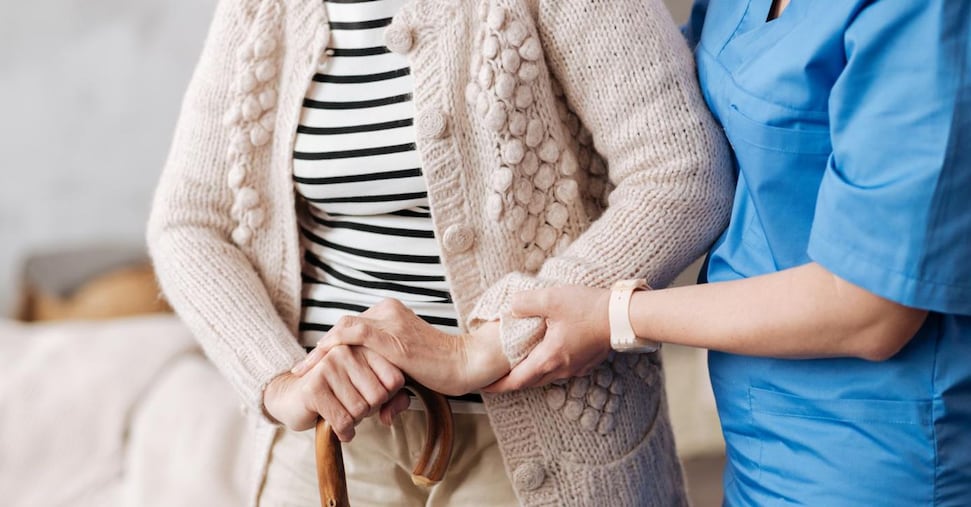 Anziani non autosufficienti, crisi in atto che pesa sulle famiglie e sulla sanità pubblica