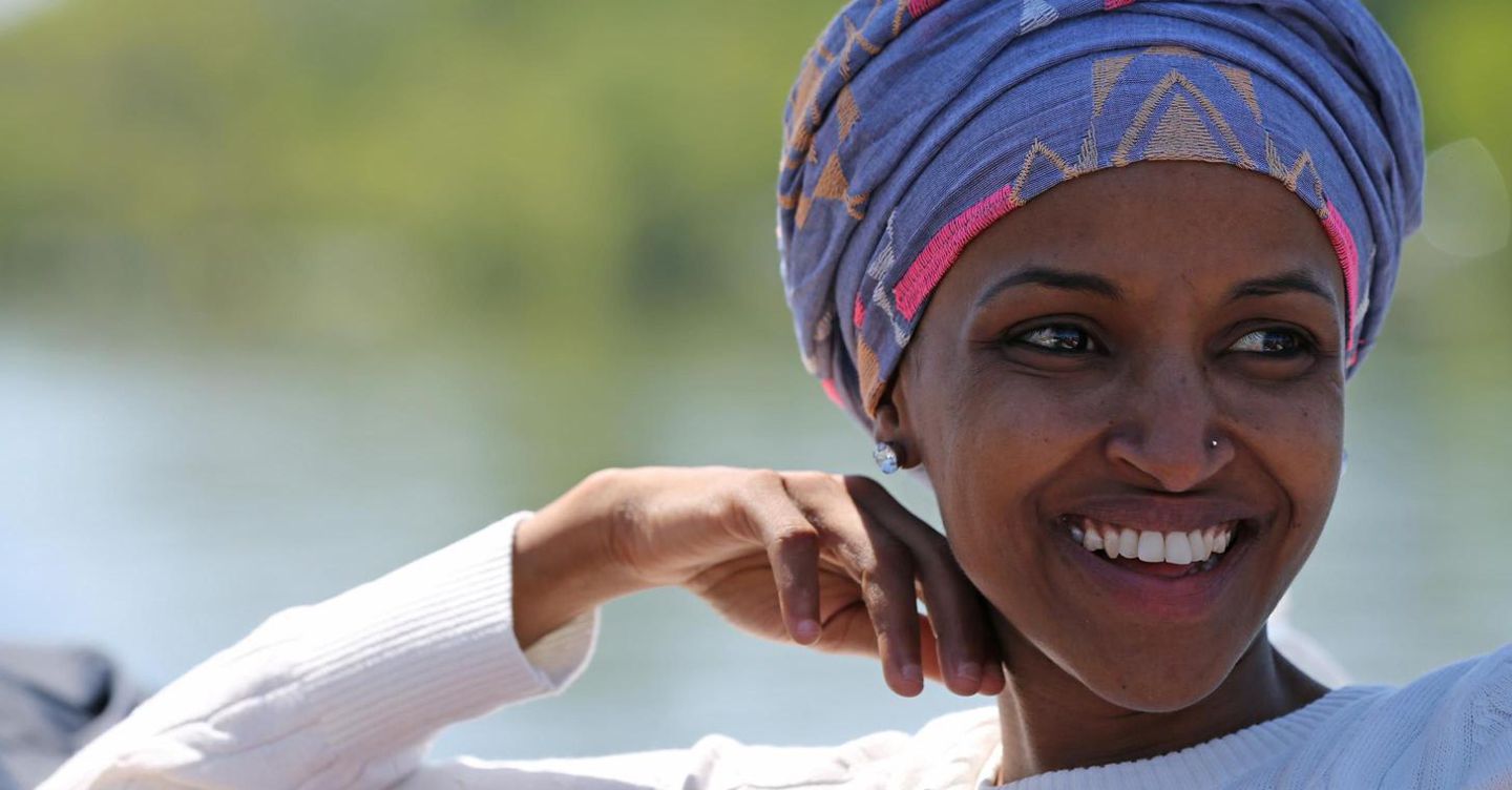 Trump sospende l’immigrazione da 19 paesi. E  definisce «spazzatura» la dem Omar