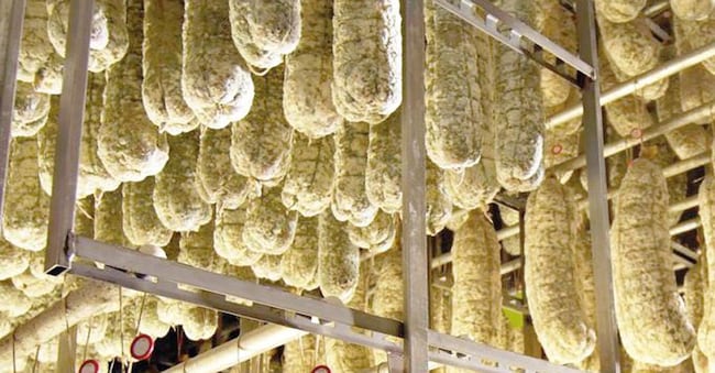 Fase di stagionatura dei salami Levoni