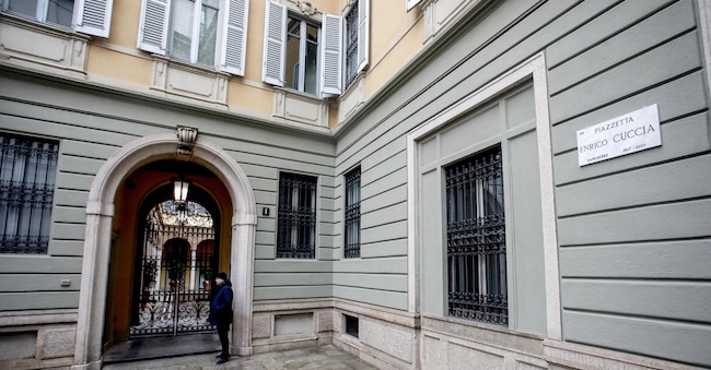 Il palazzo che ospita la sede di Mediobanca in piazzetta Cuccia a Milano, 28 gennaio 2025. ANSA/MOURAD BALTI TOUATI