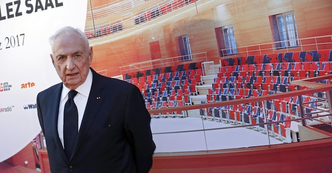  L'architetto americano di origine canadese Frank Gehry arriva sul red carpet per l'inaugurazione della nuova sala concerti Pierre Boulez dell'Accademia Barenboim Said a Berlino, Germania, 04 marzo 2017. Si tratta di una sala da concerto da 620 posti e del fulcro della nuova scuola di musica di Berlino inaugurata lo scorso anno dal pianista e direttore d'orchestra argentino Daniel Barenboim e dal defunto teorico letterario di origine palestinese Edward Said. La scuola forma studenti di musica provenienti da Europa, Israele e Medio Oriente.  EPA/FELIPE TRUEBA