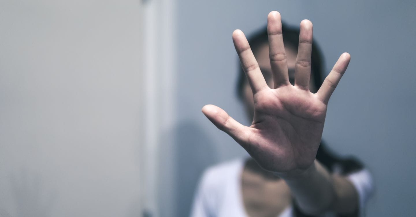 Acido sulla ex, escluso il tentativo di sfregio perché è riuscita a lavarsi