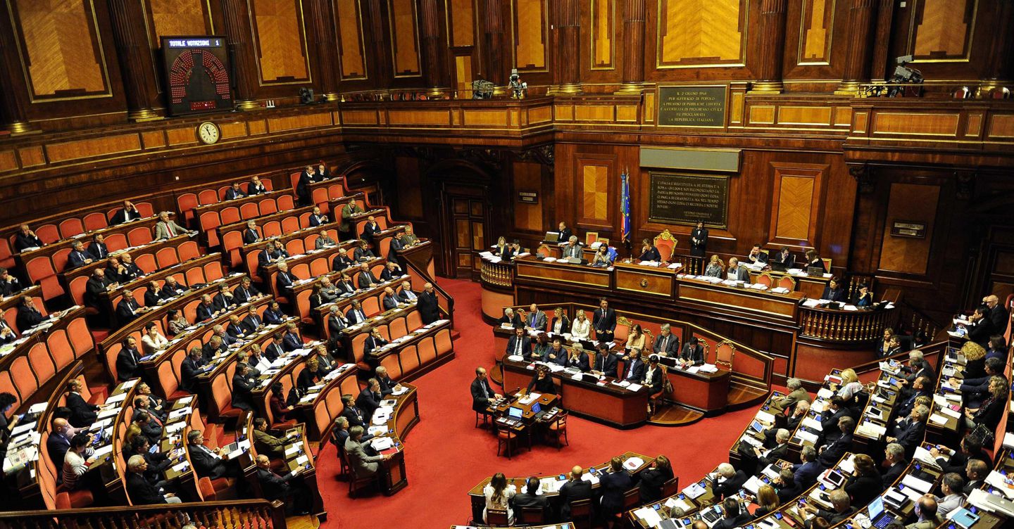 Parlamento in pressing sugli immobili fantasma