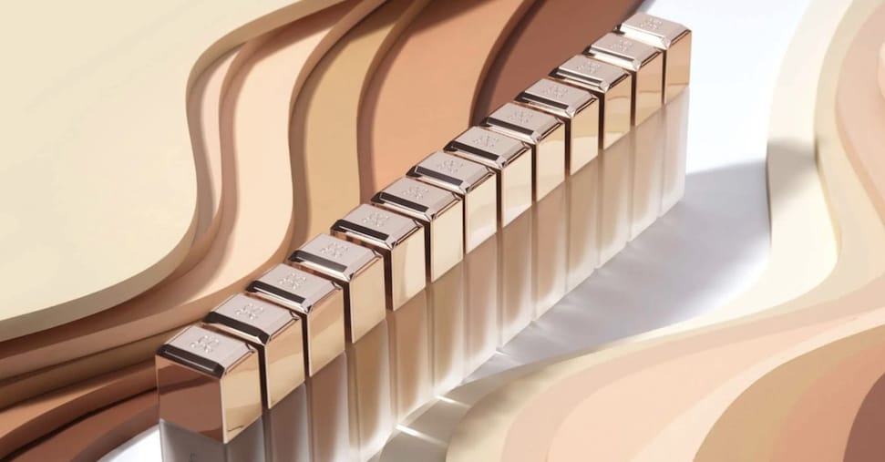 La rivoluzione del fondotinta: skincare e tecnologia cambiano le regole