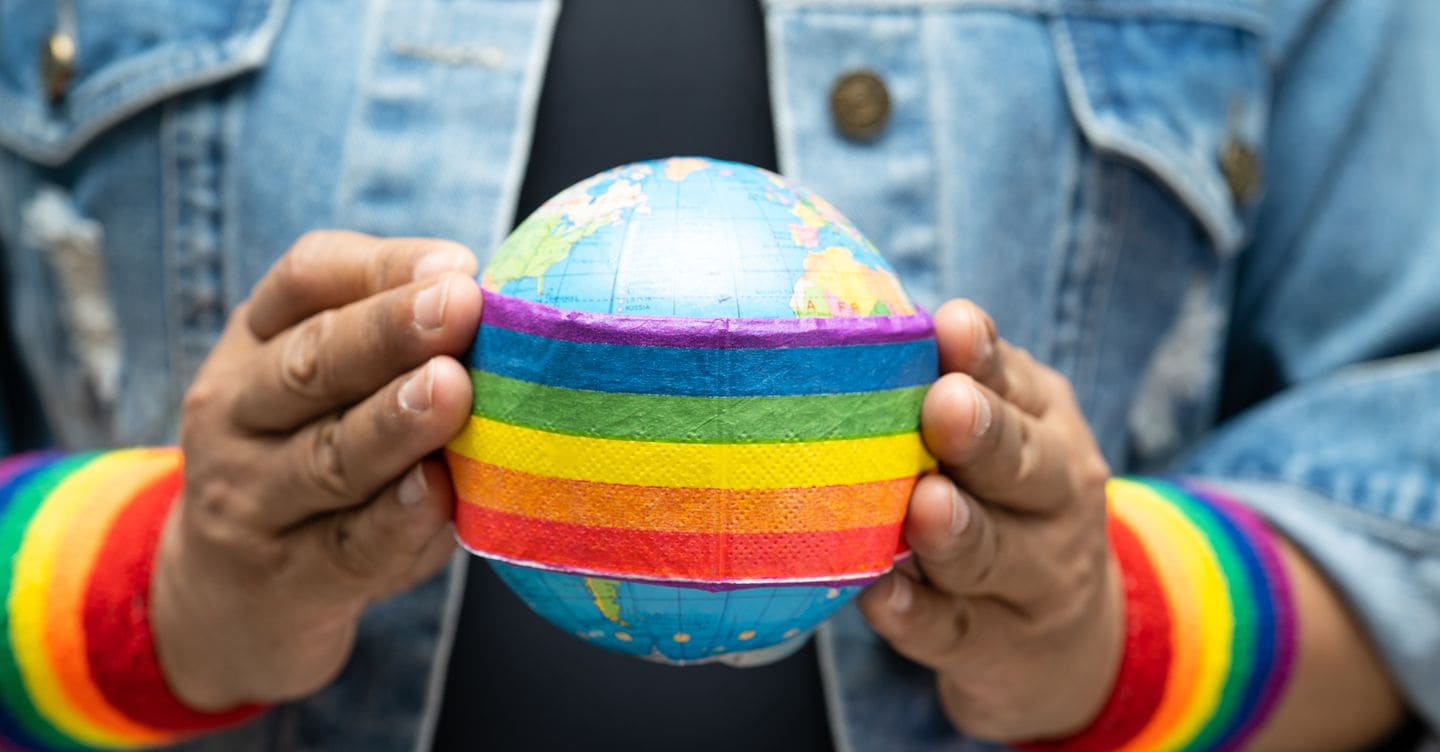 No alla sospensione della genitorialità se padre e madre faticano a capire il coming out