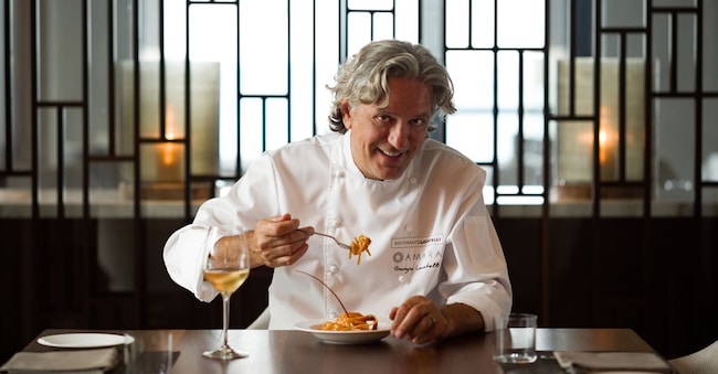 Giorgio Locatelli nel suo ristorante di Cipro nell’hotel Amara