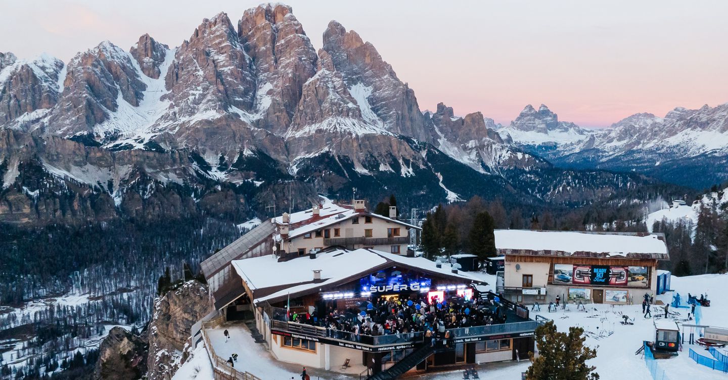 https://i2.res.24o.it/images2010/S24/Documenti/2025/12/14/Immagini/Ritagli/MIDDLE_Drone_CortinaOK--U63451755735xhH-1440x752@IlSole24Ore-Web.jpg