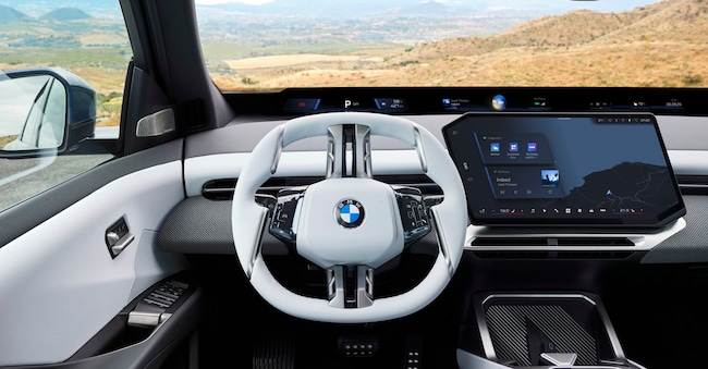Bmw iX3. Primo modello del nuovo corso tecnologico e stilistico della casa bavarese esibisce interni che rappresentato un nuovo modo di intendere l’interfaccia umano-macchina