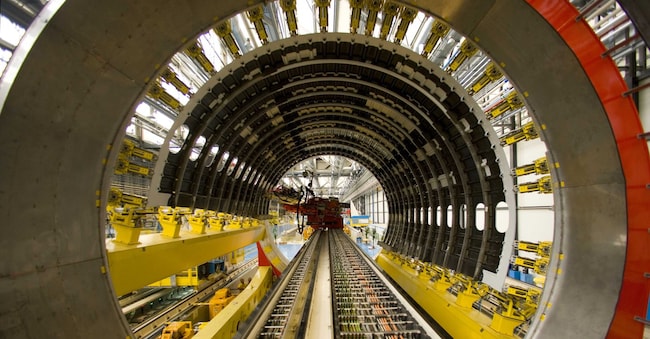 Lo stabilimento pugliese di Grottaglie dove vengono realizzati componenti di fusoliera - Anche qui Leonardo ha avviato un processo di riciclo della fibra di carbonio da scarti della produzione