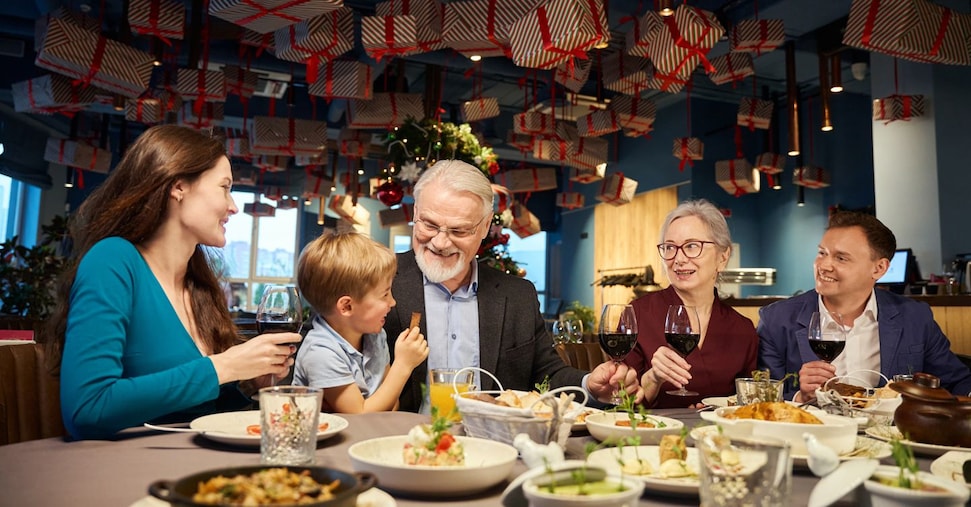 Le canzoni di Natale fanno bene all’umore? Ecco gli effetti positivi e perché certi tormentoni ci danno fastidio