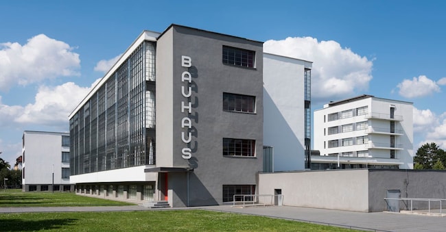 Il celebre complesso della scuola Bauhaus a Dessau, costruito tra il 1925 e il 1926.