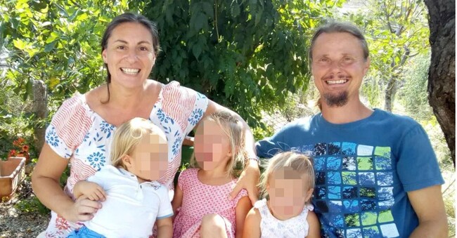 Uno scatto della famiglia anglo-australiana, che viveva nel bosco di Palmoli, in provincia di Chieti, pubblicato sul sito web della mamma, Caterine Louise Birmingham. INTERNET / www.catherinelouisebirmingham.com