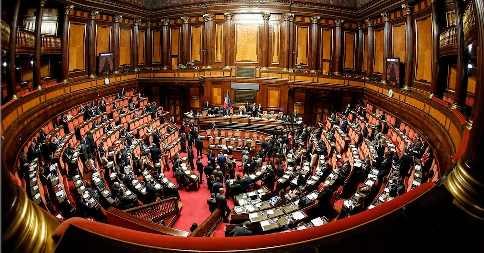 Manovra: dai pacchi agli affitti brevi, tutte le tasse in arrivo nel 2026