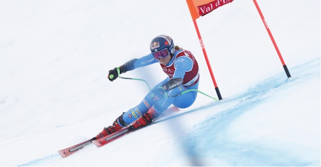 Sofia Goggia in azione durante la gara di Super G femminile della Coppa del Mondo di sci alpino FIS a Val d'Isere, Francia, 21 dicembre 2025.  EPA/Guillaume Horcajuelo