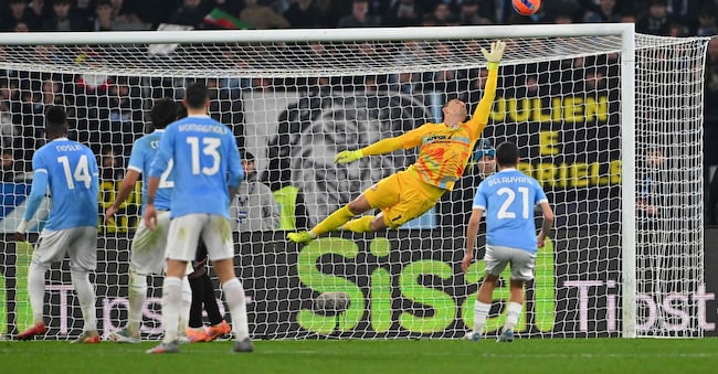 Una fase della gara fra Lazio e Cremonese
