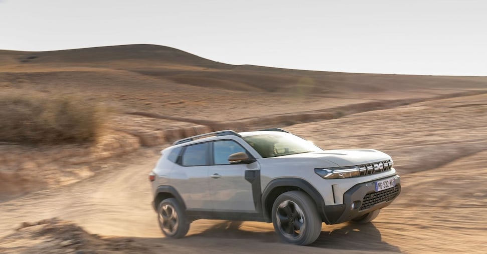 Dacia Duster Hybrid G-150 4×4: 唯一の全輪駆動二燃料ハイブリッド SUV の砂漠テスト