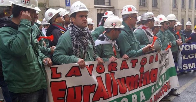 Una manifestazione dei lavoratori Eurallumina