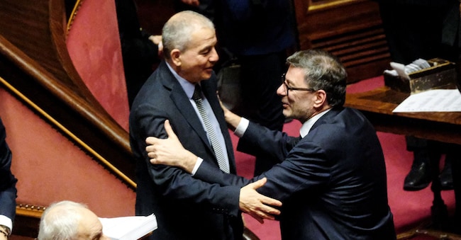 Giovanbattista Fazzolari FDI, sottosegretario alla PCDM, Il Ministro dell’economia Giancarlo Giorgetti in occasione dell’approvazione della legge di bilancio di previsione dello Stato per l'anno finanziario 2026 e bilancio pluriennale per il triennio 2026-2028. Senato, Roma Martedì 23 Dicembre  2025 (foto Mauro Scrobogna / LaPresse)    Giovanbattista Fazzolari FDI, Undersecretary of the PCDM, Minister of economy Giancarlo Giorgetti on the occasion of the approval of the State budget law for the 2026 financial year and the multi-year budget for the three-year period 2026-2028. Senate, Rome, Tuesday December 23 2025. (Photo by Mauro Scrobogna / LaPresse)