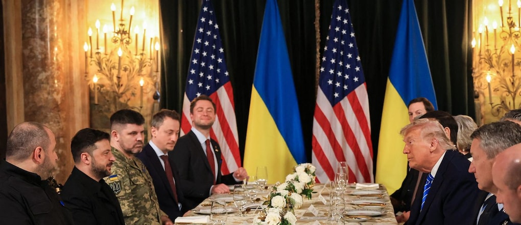 Il Presidente Donald Trump incontra il Presidente ucraino Volodymyr Zelensky al club Mar-a-Lago di Trump il 28 dicembre 2025 a Palm Beach, Florida. (Foto di JOE RAEDLE / GETTY IMAGES NORTH AMERICA / Getty Images via AFP))