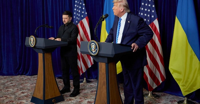 Un'immagine di presentazione resa disponibile dal Servizio Stampa Presidenziale mostra il Presidente degli Stati Uniti Donald Trump e il Presidente ucraino Volodymyr Zelensky mentre partecipano alla loro conferenza stampa congiunta a Palm Beach, Florida, USA, 28 dicembre 2025.  
