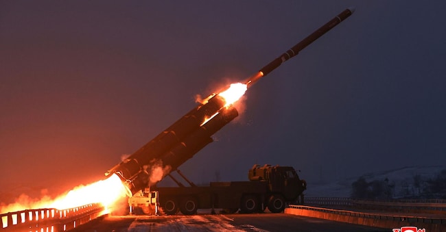 Una foto rilasciata dall'agenzia ufficiale nordcoreana Central News Agency (KCNA) mostra un test di un missile da crociera strategico a lungo raggio nel Mar di Corea occidentale, noto anche come Mar Giallo, in una località sconosciuta, Corea del Nord). Secondo la KCNA, il leader nordcoreano Kim Jong Un ha supervisionato l'esercitazione di lancio del missile da crociera strategico a lungo raggio.  (Epa)