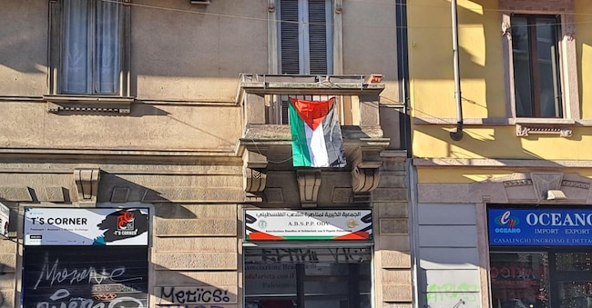 Le perquisizioni nella sede dell'Associazione Cupola d'oro in via Venini a Milano, nell'ambito delle indagini di Polizia e Guardia di Finanza sui finanziamenti ad Hamas, 27 dicembre 2025.