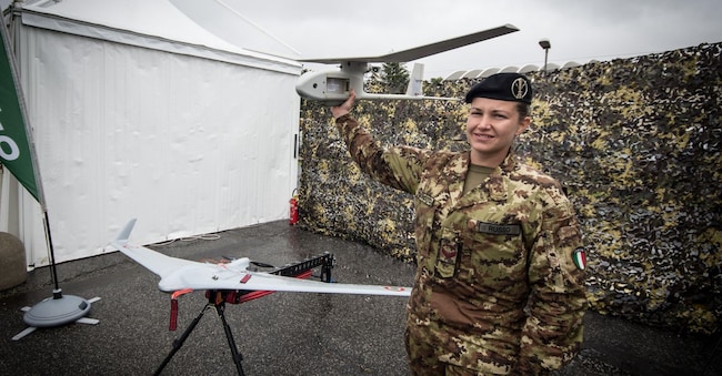  Un reggimento militare dell'esercito italiano 41 Cordenons, con drone RAVEN RQ 11B e BRAMOR.  (Foto di Andrea Ronchini / Pacific Press)