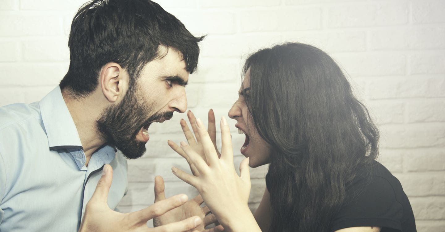 È maltrattamento impedire alla compagna di esprimere le sue idee e ragioni