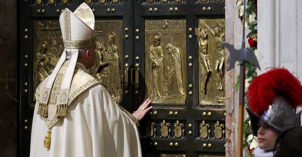 Il Papa chiude la porta santa, termina il Giubileo