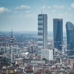 Le tre torri di Citylife nello skyline di Milano visto da Palazzo Lombardia, Milano 15 Settembre 2025
ANSA/MATTEO CORNER