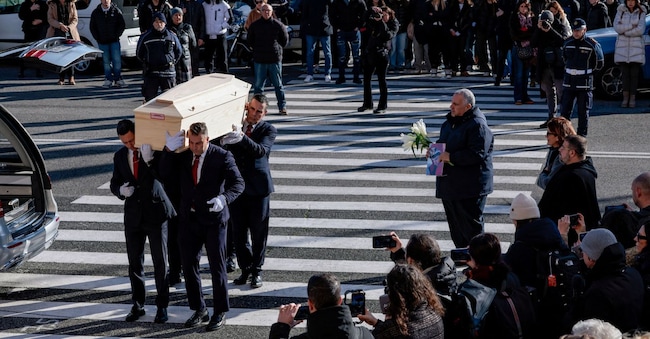L’arrivo del feretro di Riccardo Minghetti nella Basilica di San Pietro e Paolo a Roma