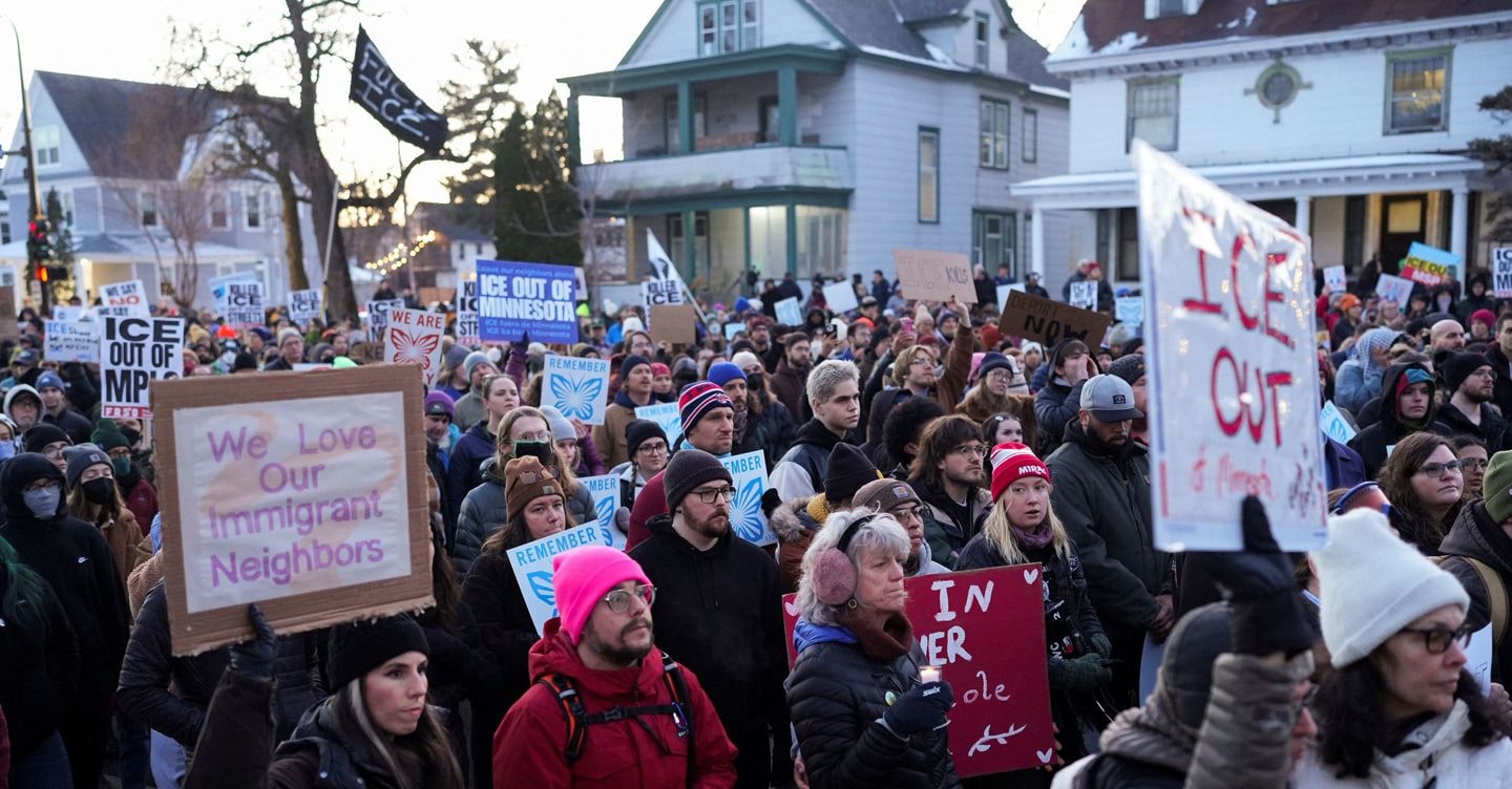 Agente Ice uccide donna a Minneapolis, proteste in diverse città